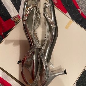 Sliver straps kitten heel straps sandals